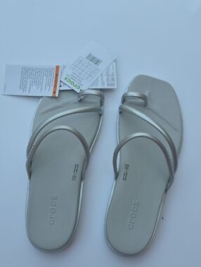 CROCS Women's Silver Metallic Toe Loop  Triple-Strap Slide Sandals